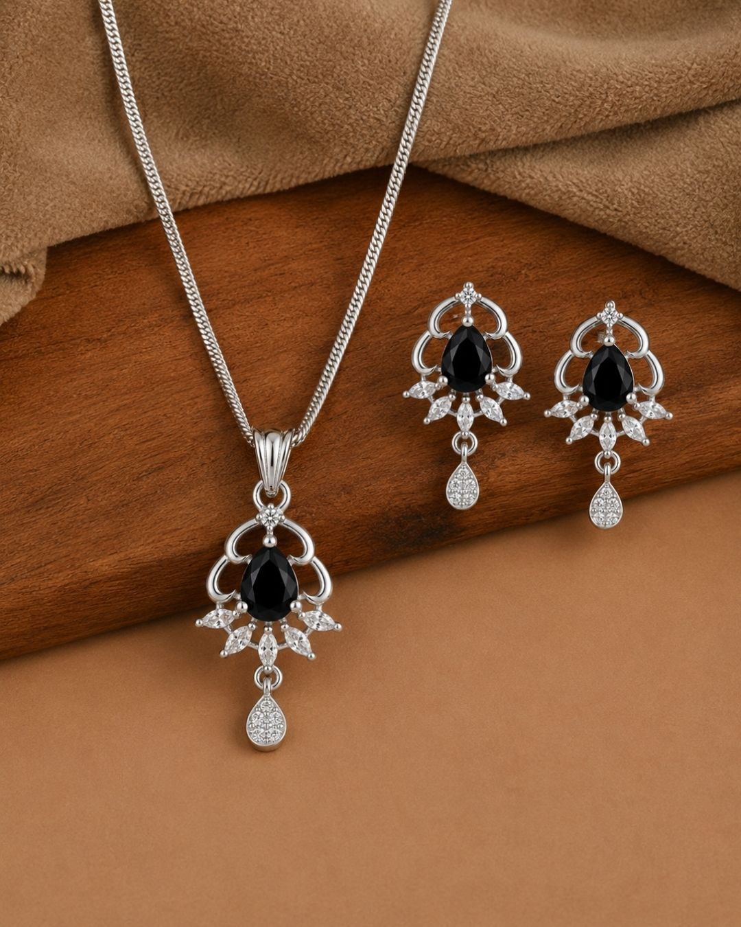 Midnight Elegance Silver Finish AD Pendant Set
