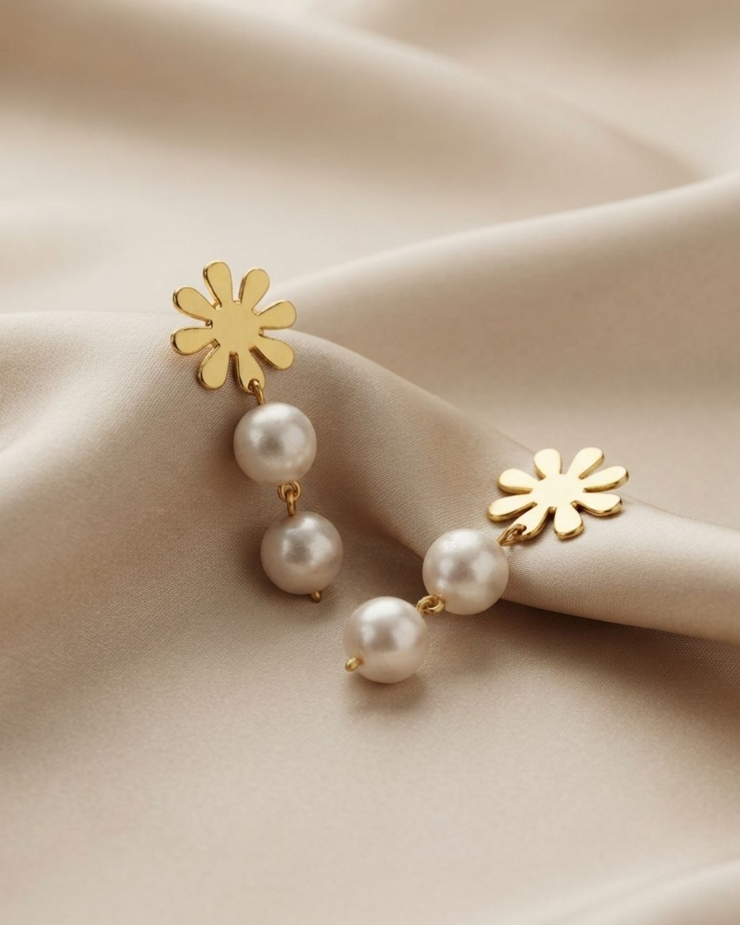 Gold plated Daisy Pearl Earrings