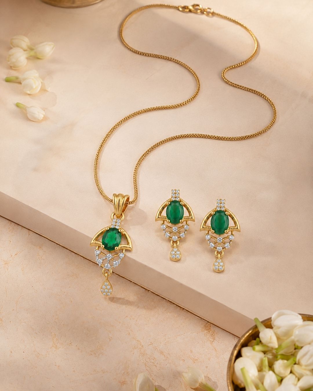 Green Halo Gold Plated Wedding Jewellery Pendant Set