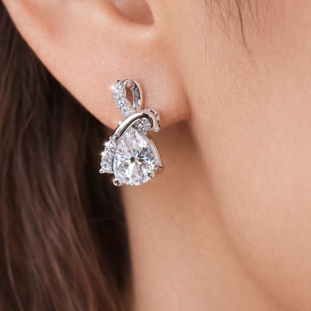 Teardrop Pendant Necklace with Matching Earrings