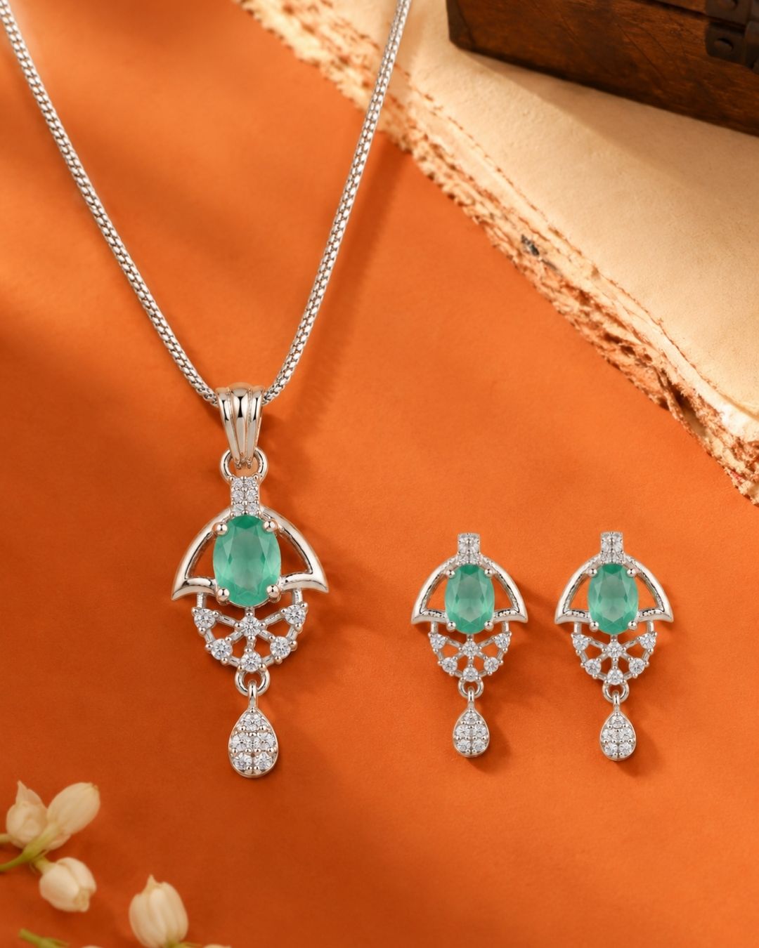 Green Bloom Silver Finish Wedding Jewellery Pendant Set
