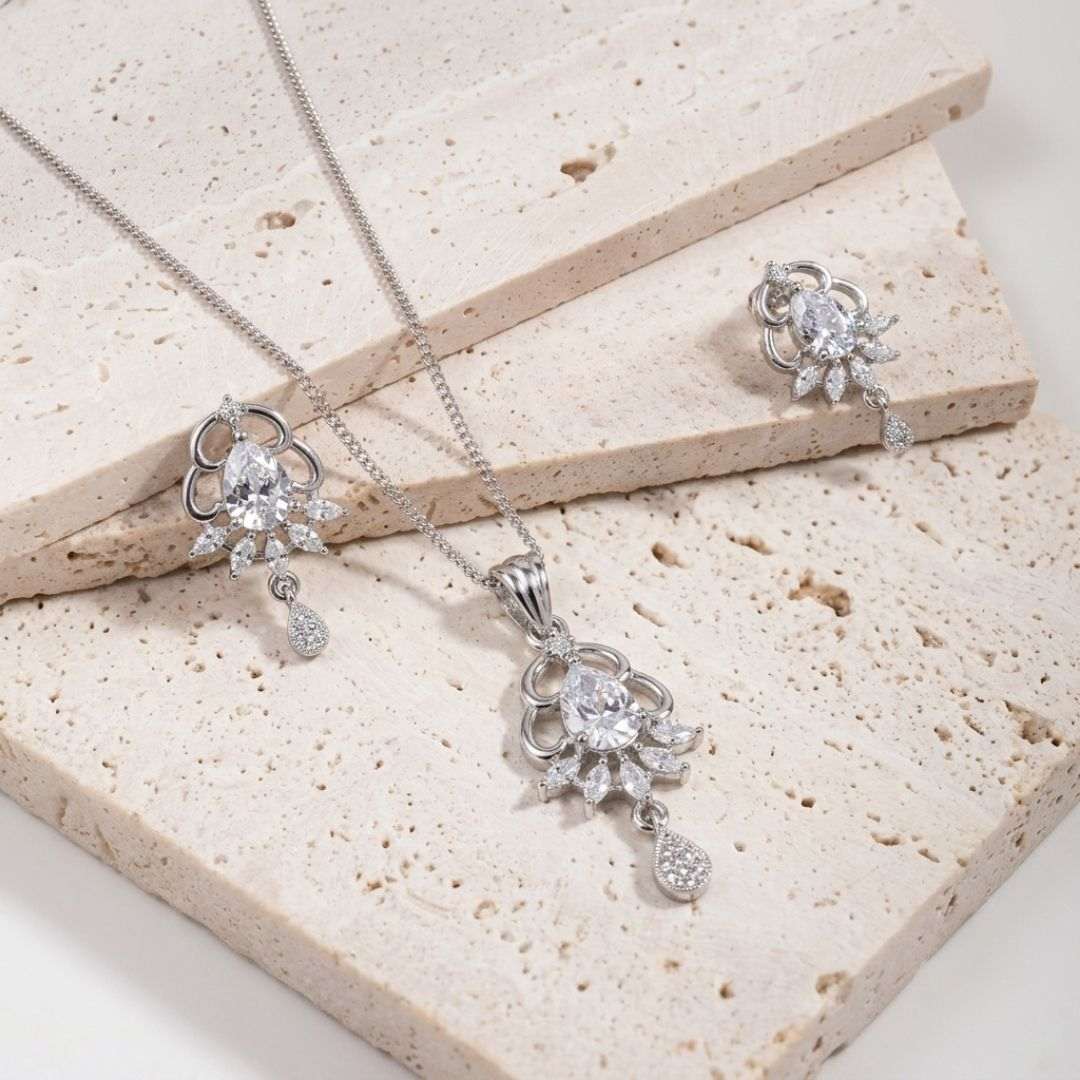 Crystal Glow Silver Finish AD Pendant Set