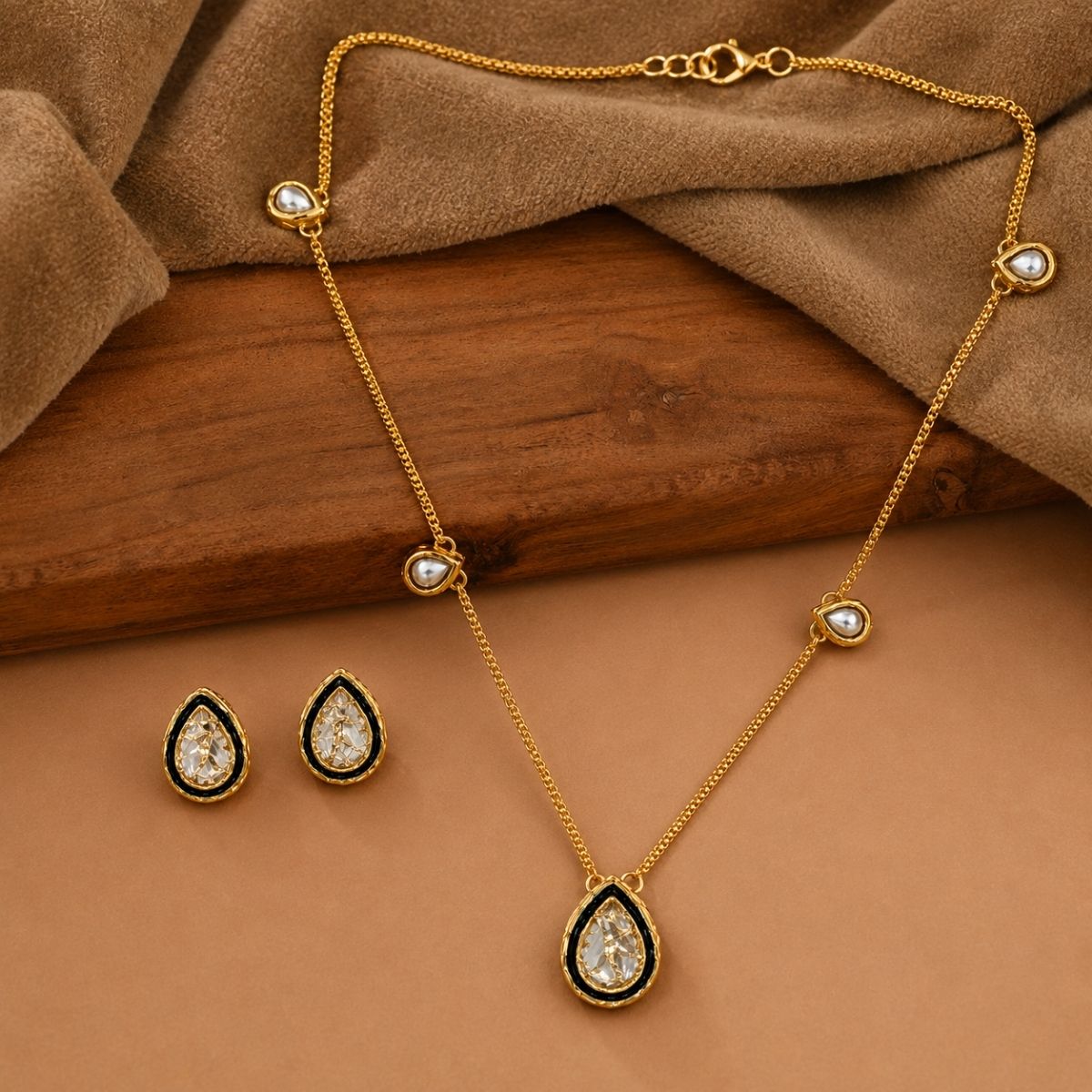 Designer Kundan Pendant Set with Earrings