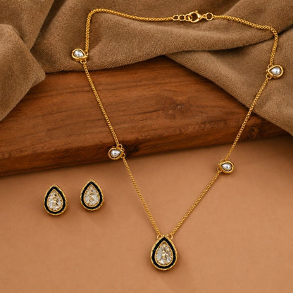 Designer Kundan Pendant Set with Earrings