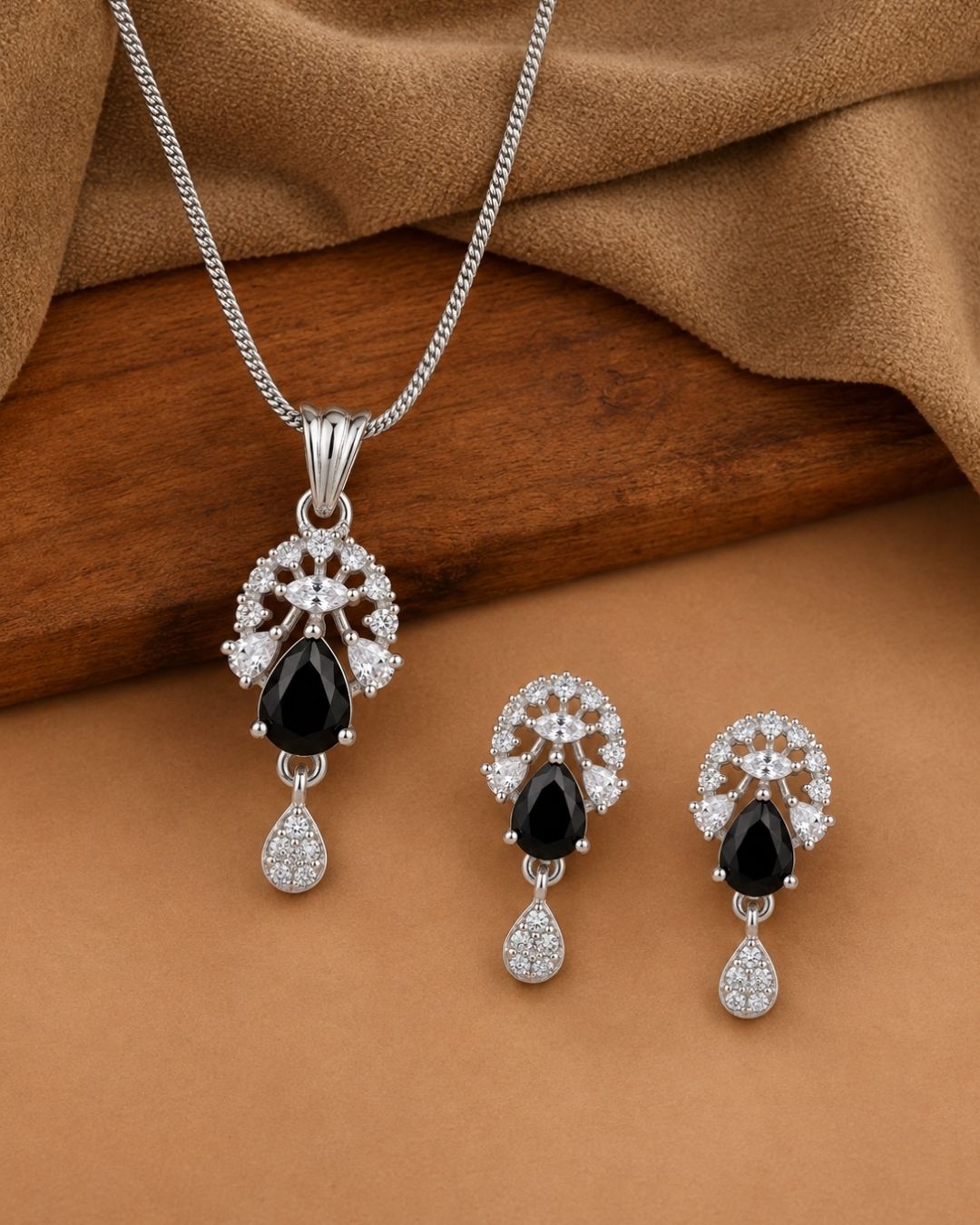 Midnight Bloom Silver AD Pendant Set