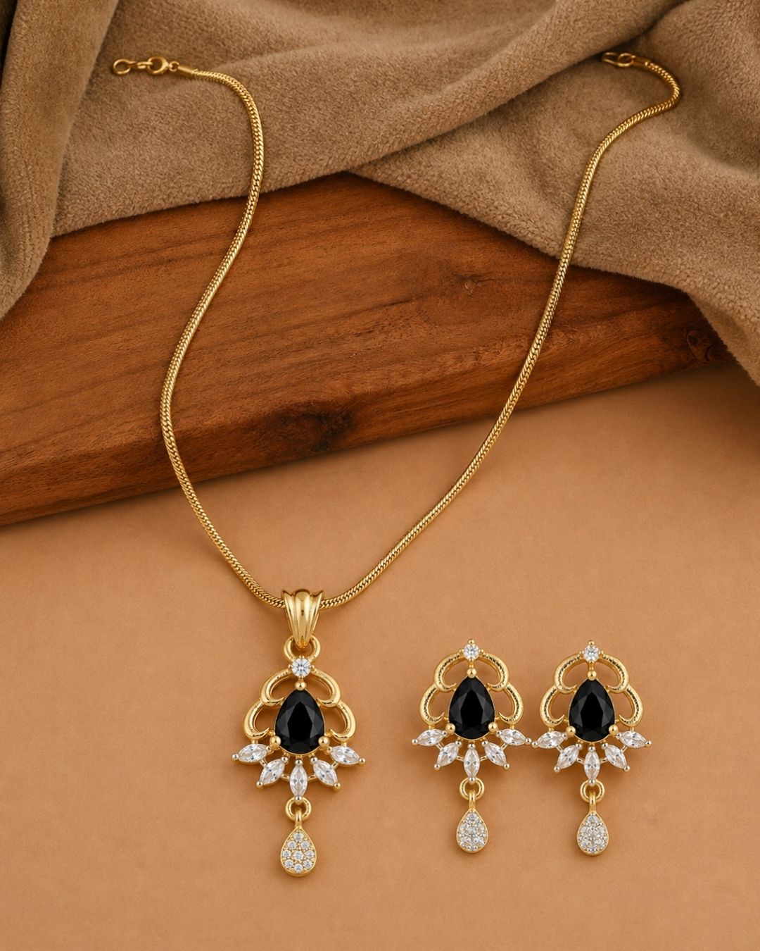 Midnight Glow Gold Finish AD Pendant Set