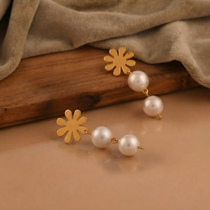 Gold plated Daisy Pearl Earrings